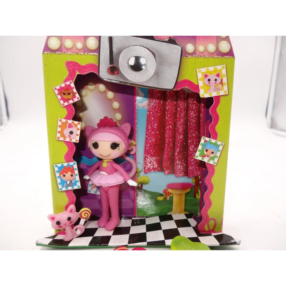 Lalaloopsy Mini Jewel Sparkles Figure Set with Pet Cat and Cardboard House‎